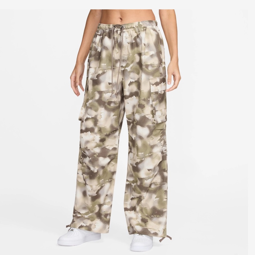 Nike Women's Mid-Rise Oversized Camo Cargo Pants size XL
